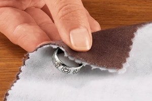 Как чистить изделия с бриллиантами