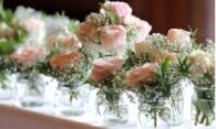 Цветы на праздничном столе: как оформить праздничный стол с использованием цветочных аксессуаров