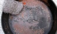 Чем и как очистить чугунную сковороду от нагара и других загрязнений?