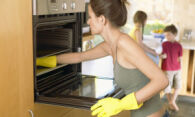 Как почистить духовку в домашних условиях от нагара и жира?