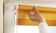 Как стирать рулонные шторы, чтобы не повредить ткань?