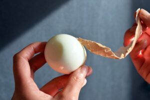 Как сварить идеальные яйца с легко отходящей скорлупой