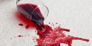 Как отстирать красное вино с ткани и одежды без следа?