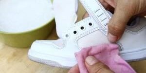 Как чистить белую кожаную обувь: нюансы ухода