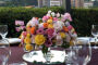 Цветы на праздничном столе: как оформить праздничный стол с использованием цветочных аксессуаров