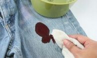 Как отстирать старые пятна крови с одежды и обивки мебели?