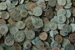 Как чистить бронзовые монеты самому?
