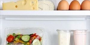 Чем мыть холодильник внутри от пятен и желтизны?