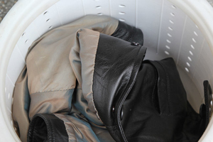 Стирка куртки из кожзама без использования стиральной машинки