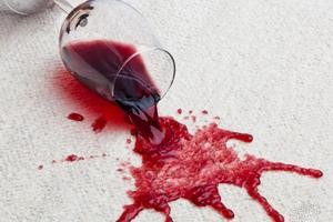 Как отстирать красное вино с ткани