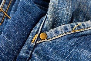С чем можно стирать джинсы