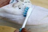стирать белую тканевую обувь