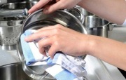 мыть посуду из нержавеющей стали